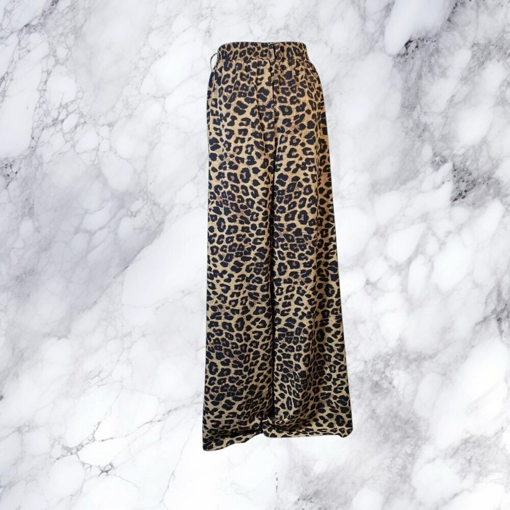 Torrid Pull-On Wide Leg Stretch Crepe High-Rise Pant - Picture 5 of 11